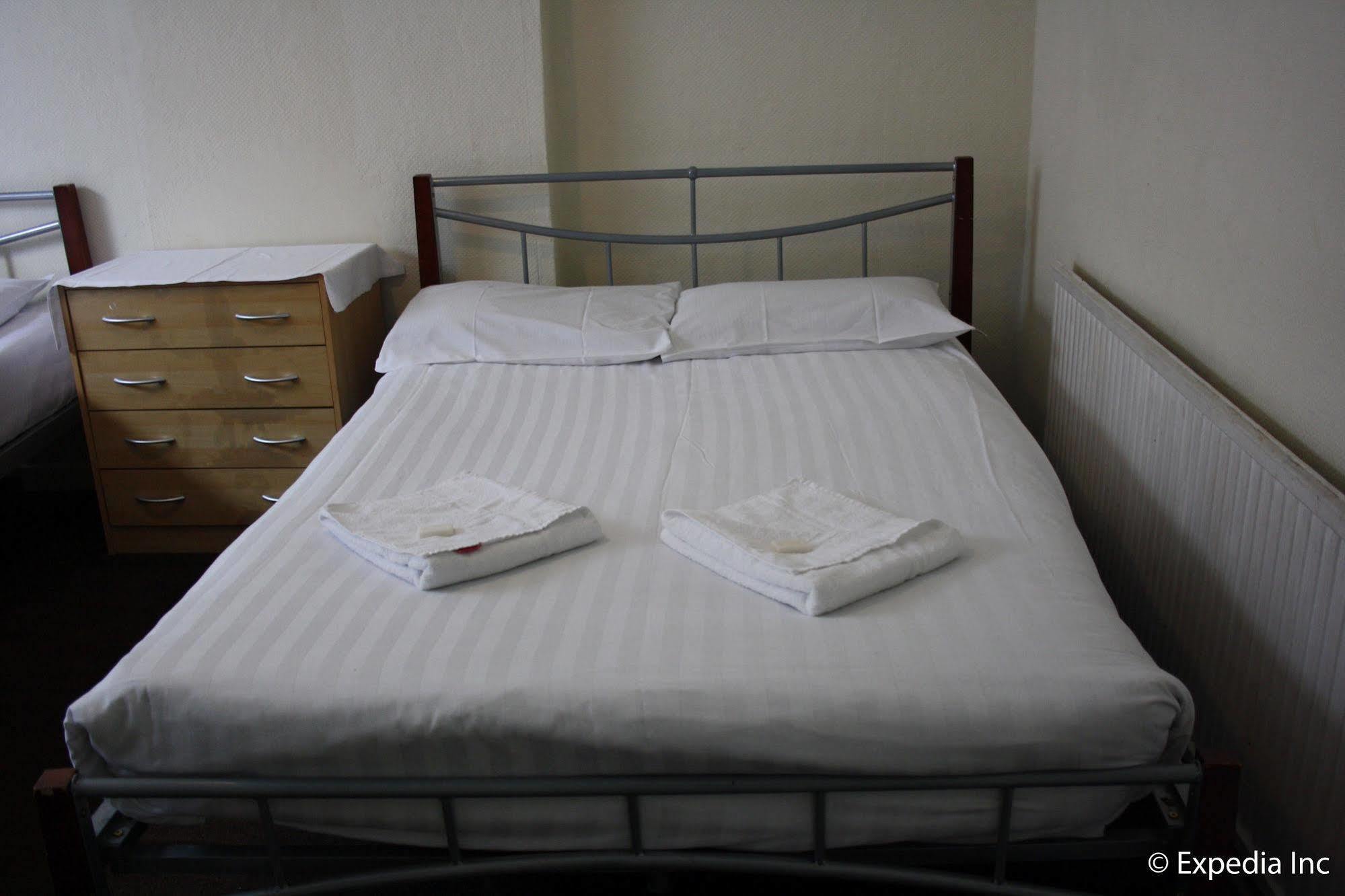 Daisy Hotel Лондон Екстериор снимка