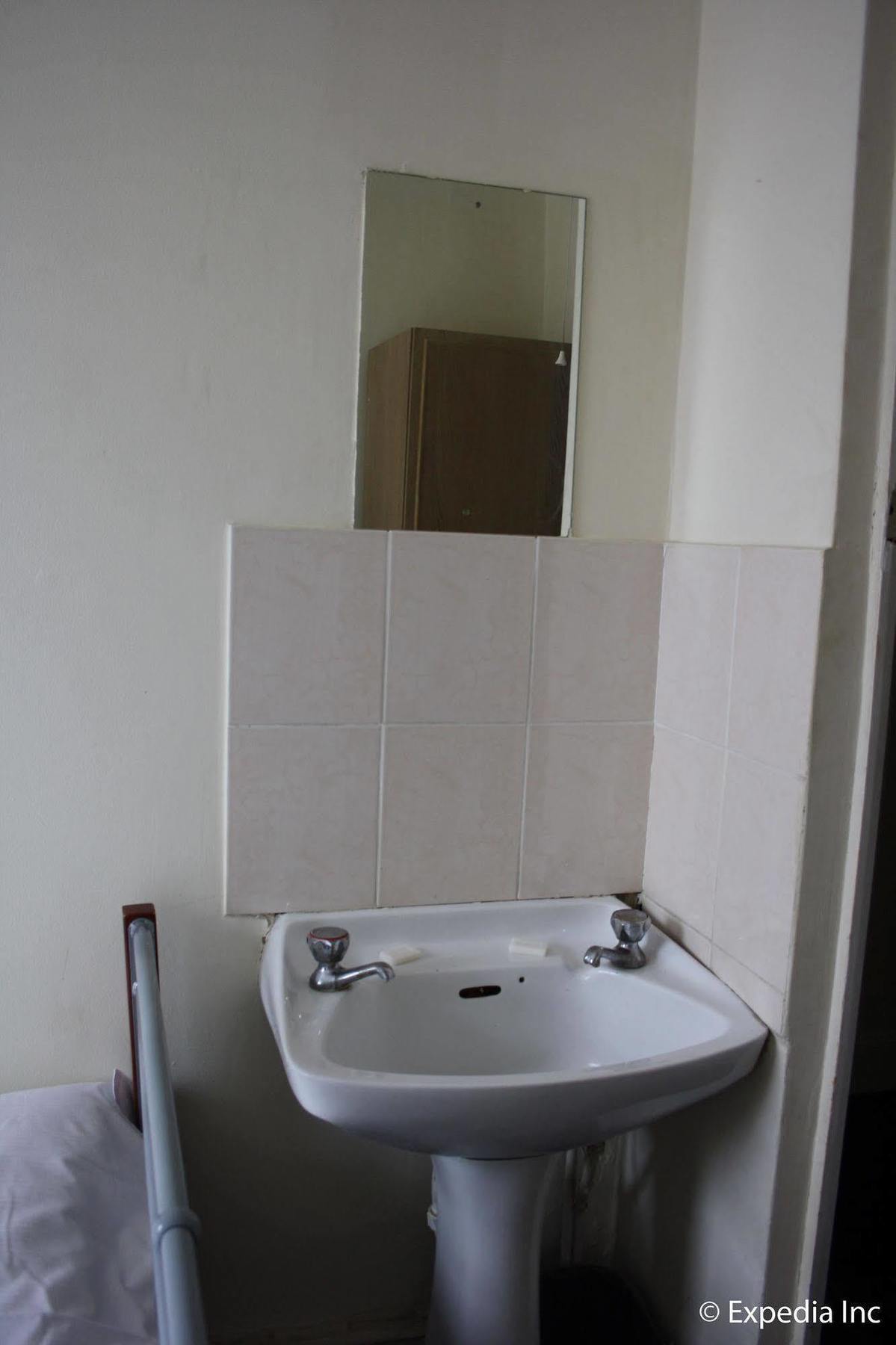Daisy Hotel Лондон Екстериор снимка