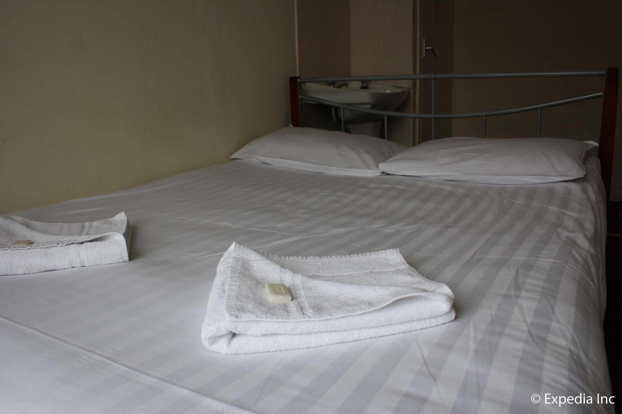 Daisy Hotel Лондон Екстериор снимка